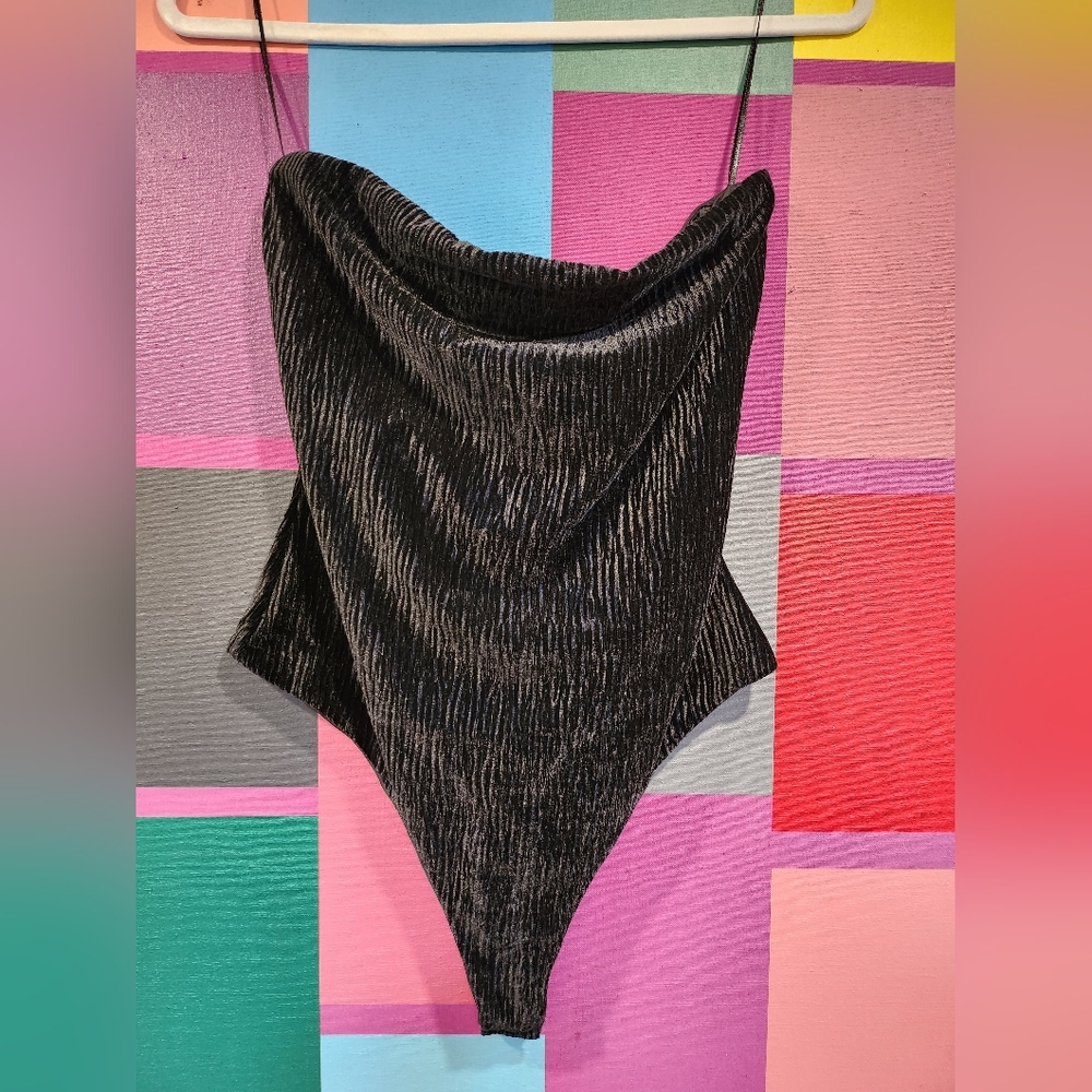 naked wardrobe Strapless Textured Velvet Tube Bodysuit- Black (m)